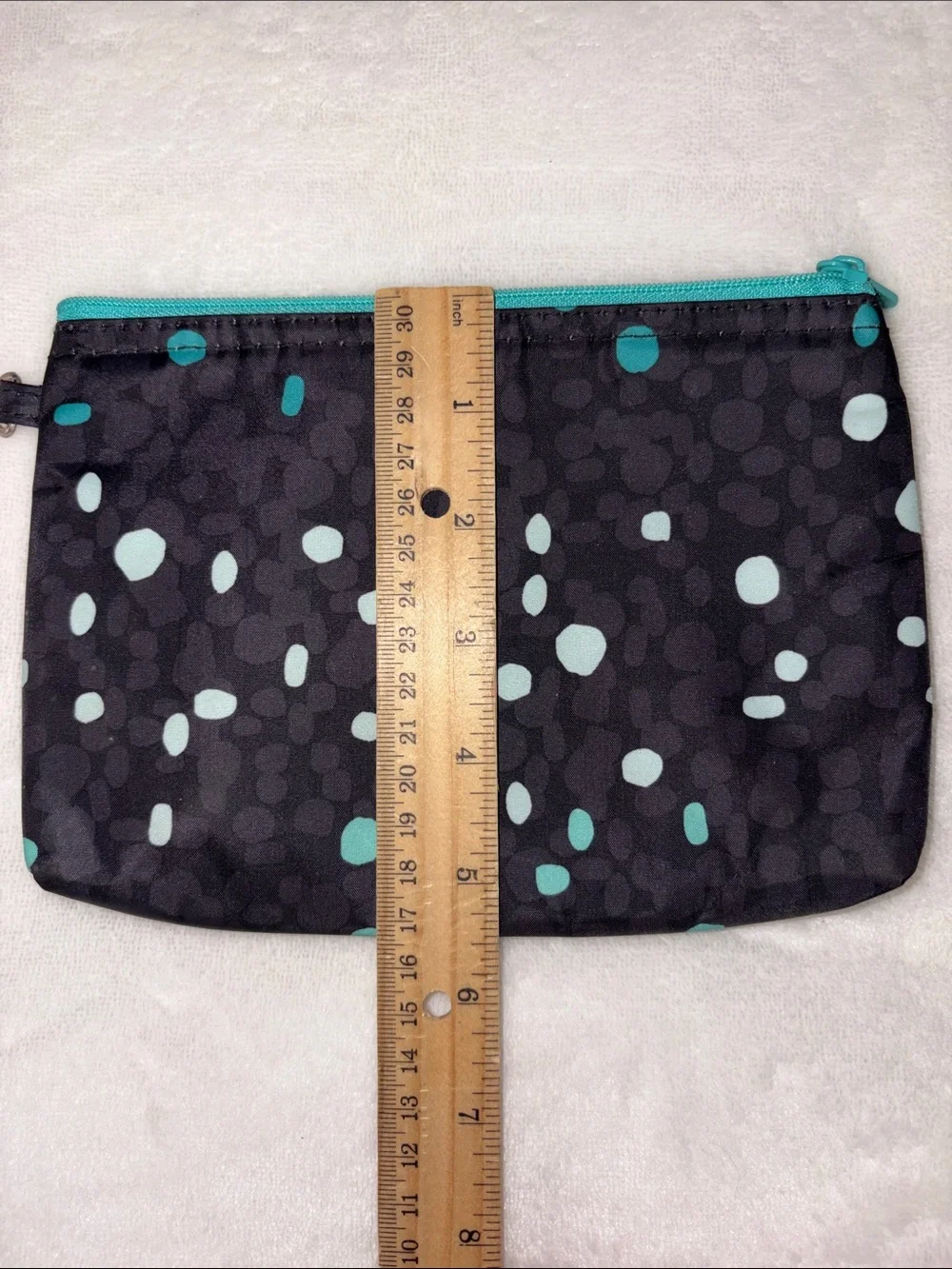 Thirty-One Thermal Zipper Pouch features the 